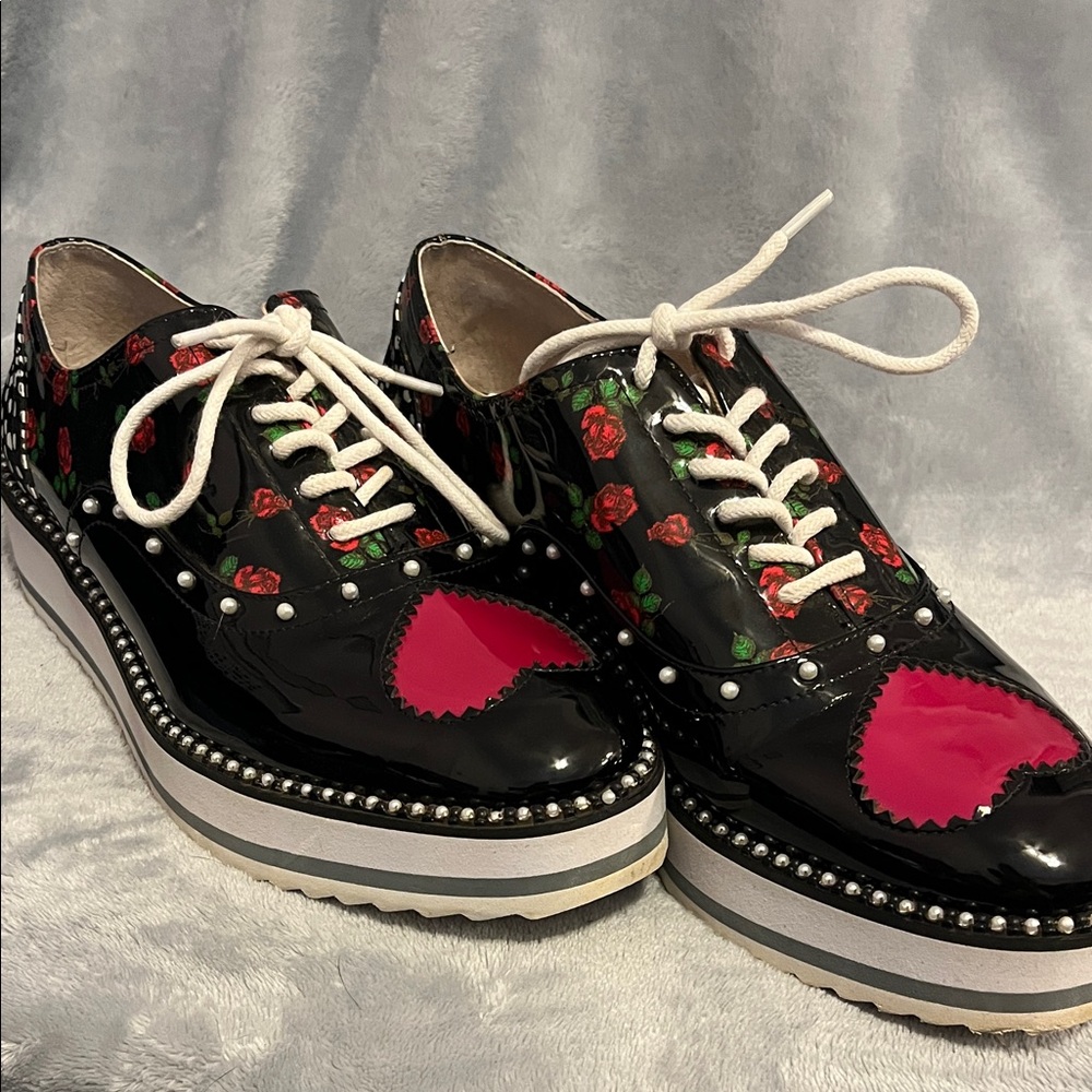 Betsey Johnson Elegant Floral Black and Pink Women's Loafers